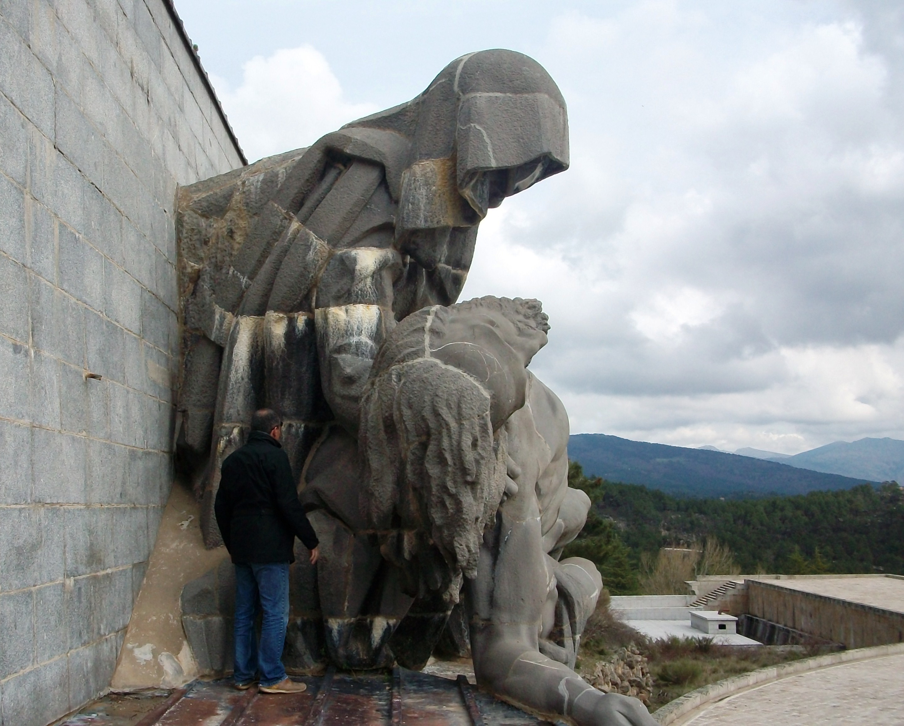 Las esculturas del Valle de los Caídos están hechas con materiales