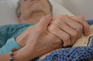 <p>Los datos muestran un sensible mayor apoyo de la población adulta a la eutanasia que al suicidio médicamente asistido / <a href="https://www.flickr.com/photos/mtsofan/" id="yui_3_11_0_3_1524134343447_320" target="_self">MTSOfan</a></p>