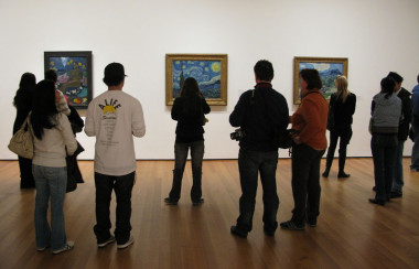 <p>El Museo de Arte Moderno de Nueva York (MOMA) es uno de los que se incluyen en la muestra de la investigación / <a href="https://upload.wikimedia.org/wikipedia/commons/thumb/2/23/Starry-night-in-moma-gallery.jpg/1024px-Starry-night-in-moma-gallery.jpg" target="_self">Wikimedia Commons</a></p>