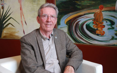 <p>El químico francés Jean-Pierre Sauvage ha sido uno de los ponentes en el festival científico <a href="https://p4k.dipc.org/es/inicio" target="_blank">Passion For Knowledge</a>, celebrado esta semana en San Sebastián. Imagen en el Teatro Victoria Eugenia. / Adeline Marcos (SINC)</p>