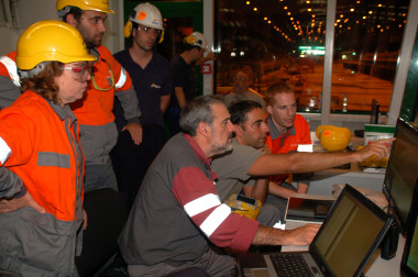 <p>Pruebas durante la puesta a punto de la nueva línea de fabricación en las instalaciones de ArcelorMittal en Asturias. Foto: ArcelorMittal</p>