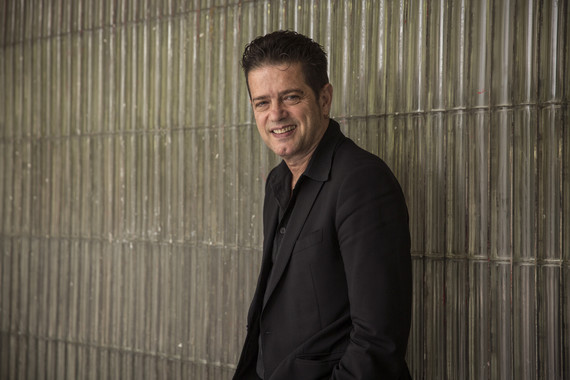 <p>Santiago Auserón, en la Facultad de Filosofía de la Universidad Complutense, minutos antes de conocer el resultado de su defensa de tesis / Olmo Calvo (Sinc)</p>
