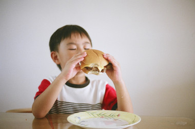 <p>La dieta es uno de los factores que provocan el cambio en el microbioma. / Flickr</p>
