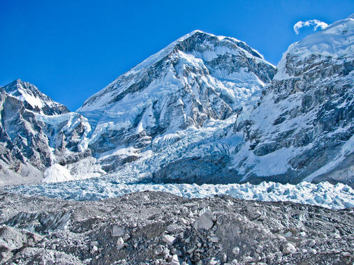 <p>El glaciar Khumbu, cerca del campamento base del Everest. Imagen: K. Casey.</p>