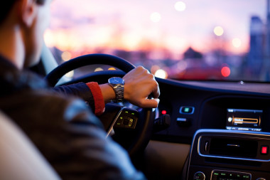 <p>Los conductores reincidentes se muestran más sensibles al refuerzo que al castigo. / <a href="https://pixabay.com/es/coche-el-tr%C3%A1fico-hombre-prisa-1149997/" target="_blank">Pixabay</a></p>