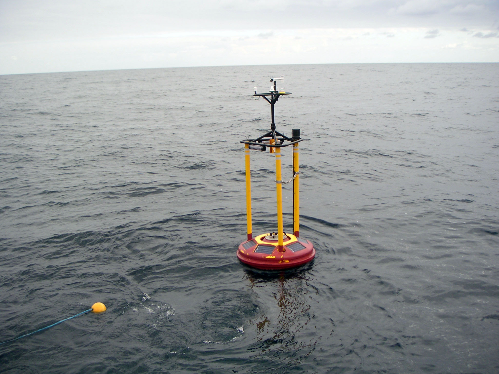 Una Boya Científica Del Instituto De Oceanografía Ofrece Información De ...