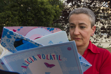 <p>Marta Macho ojea <em>Alicia volátil. </em>Imagen: SINC</p>